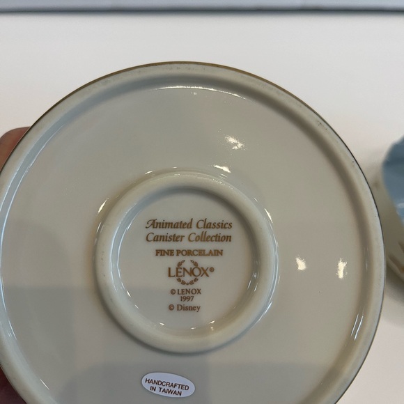 Lenox Fine Porcelain 1997 Disney Classics Winnie the Pooh Sugar Canister - Picture 6 of 6